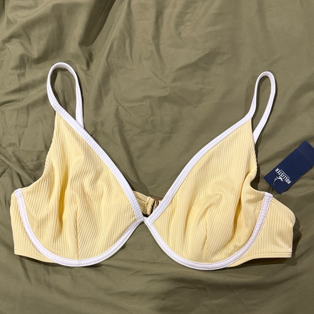 Hollister Butter Yellow Ribbed Underwire Bikini top with White Trim